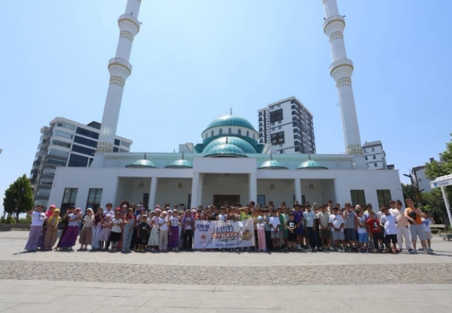 Canik Belediyesi'nden Gençlere Dondurma İkramı!