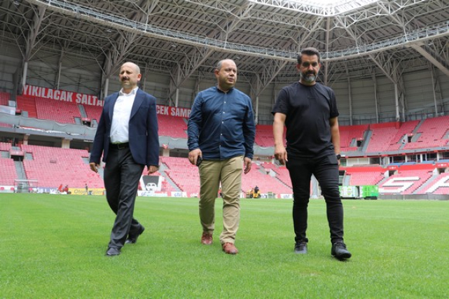 Samsunspor’un Maçlarını Oynadığı Stadyumda Zemin Yenileme Çalışmalarında Sona Gelinde!