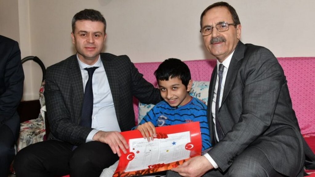 Hasta Öğrencilerin Karne Gününde Duygu Seli!