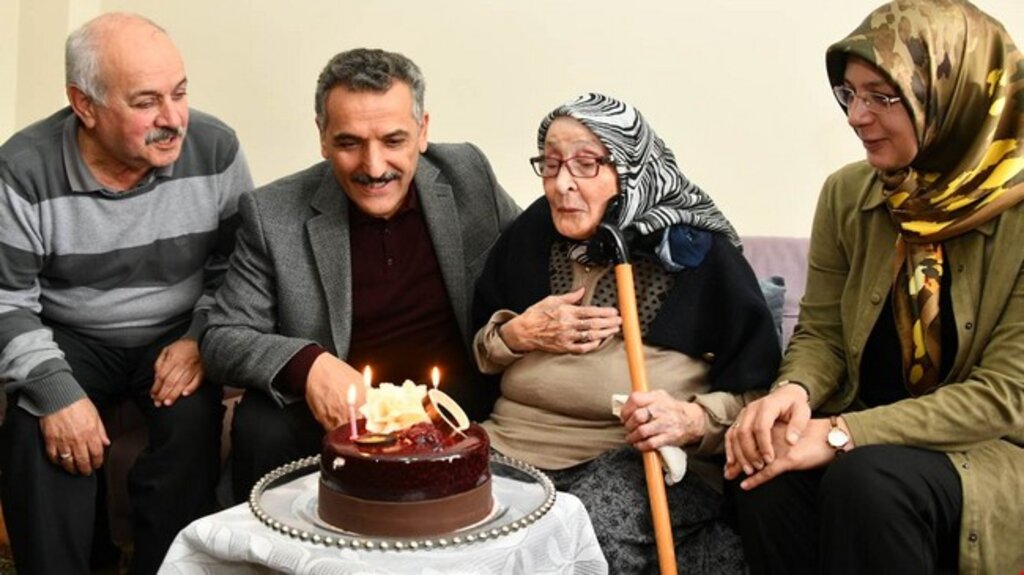 Nuriye Teyze 101’inci Yaşını Vali Kaymak İle Kutladı!