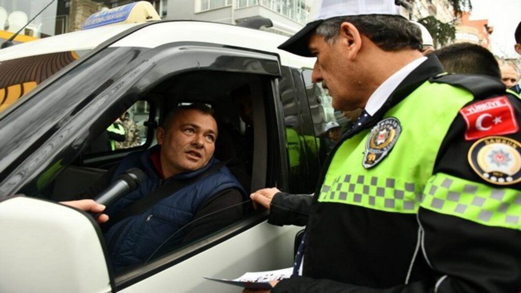 Vali Kaymak Broşür Dağıttı!