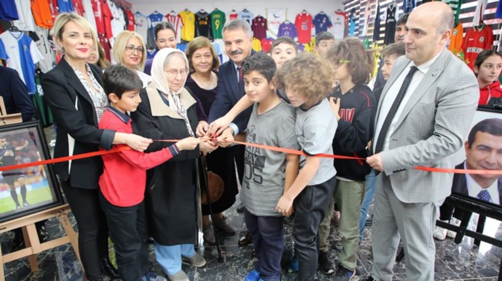 Başkan Deveci, İhsan Kalkavan Anısına Sergi Açılışını Yaptı!
