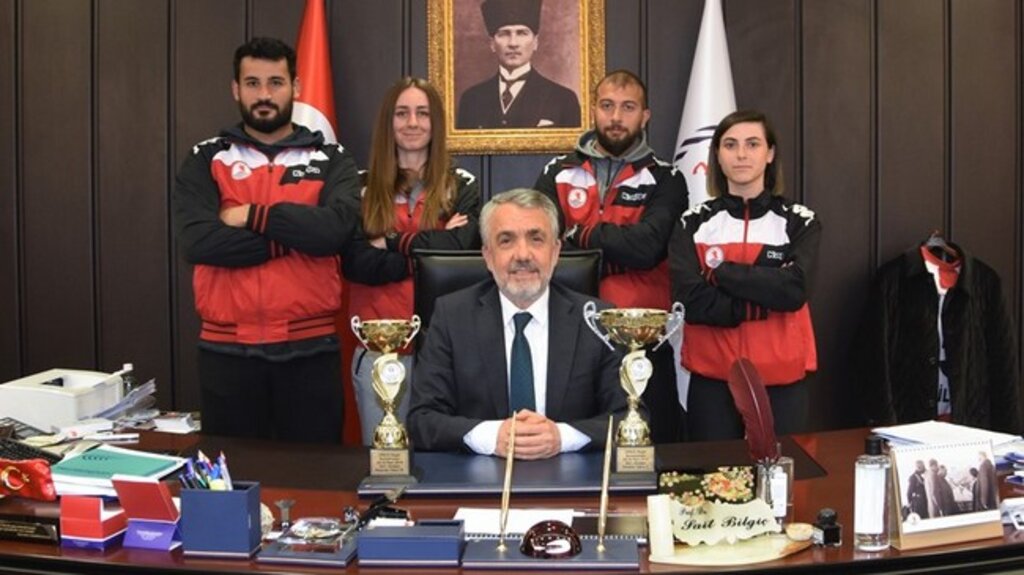 OMÜ’lü Ragbicilerden Rektör Bilgiç’e Kupalı Ziyaret!