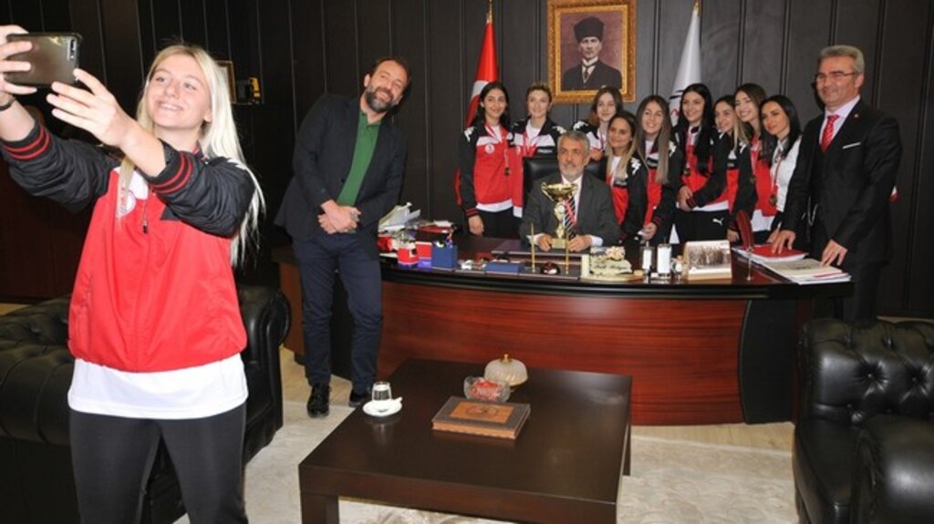 Rektör Bilgiç Şampiyonları Ağırladı!