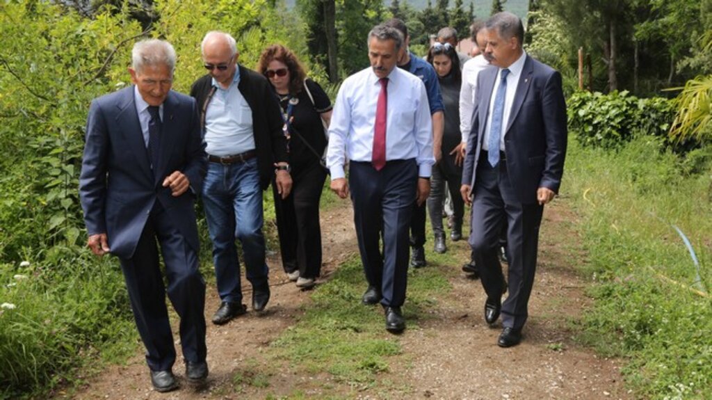 Emekli Öğretmenden 'Atatürk Botanik Orman Parkı'!