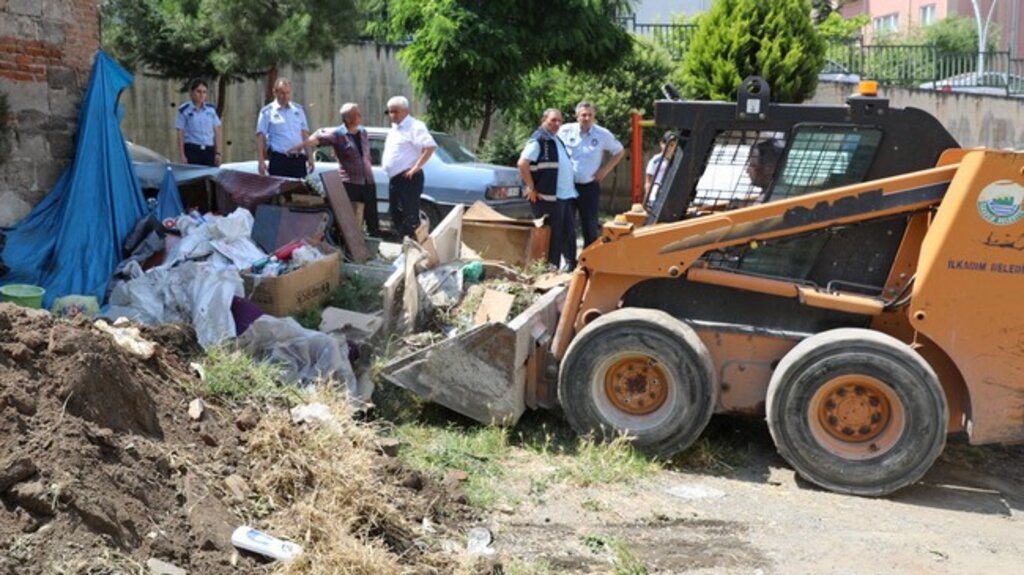 İlkadım Zabıta Çöp Evi Temizletti!
