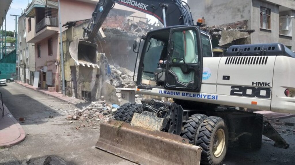 İlkadım'da Metruk Yapılar Yıkılıyor!