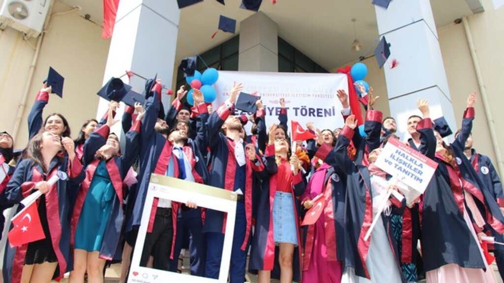 OMÜ’de 150 Genç İletişimci Mezun Oldu!