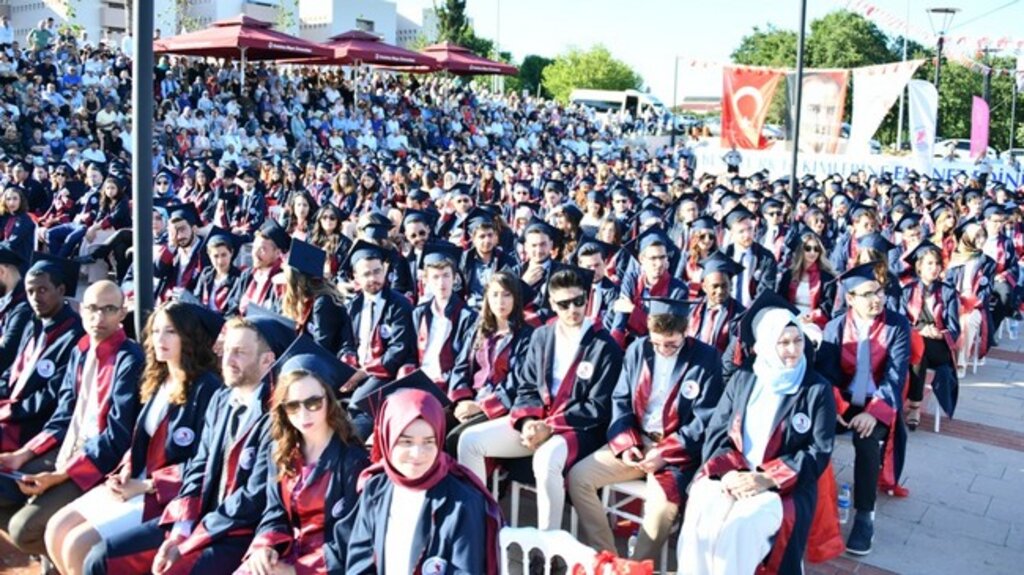 OMÜ Tıp Fakültesi’nde Mezuniyet Sevinci!