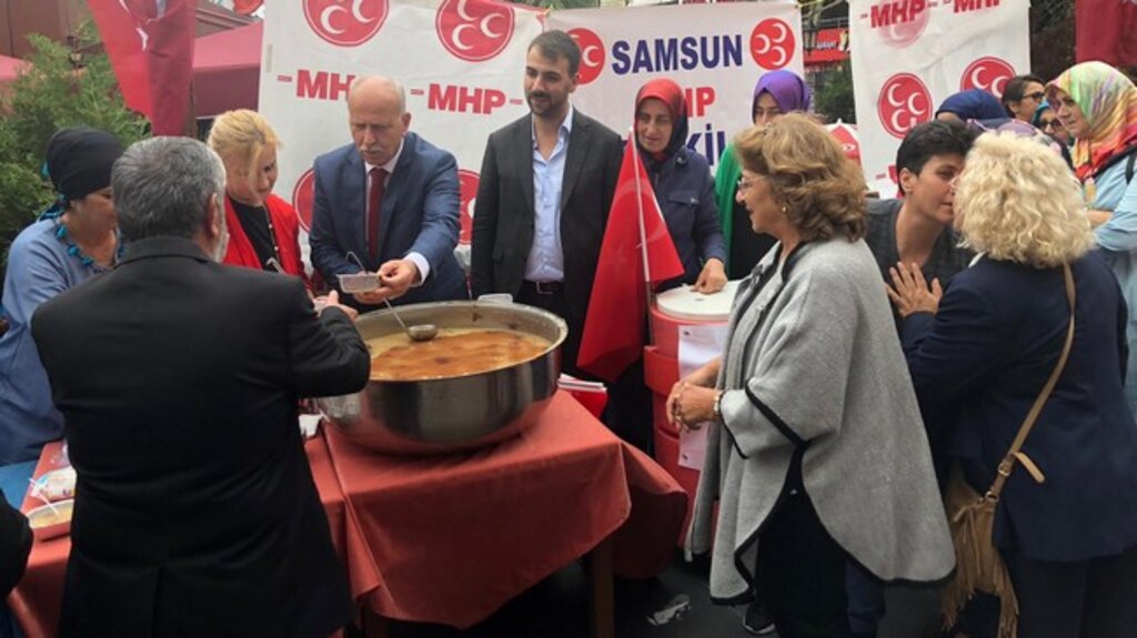 MHP Samsun Kadın Kolları Aşure İkram Etti!