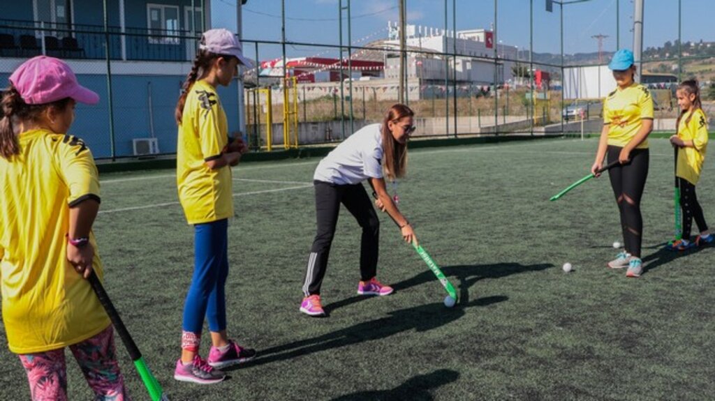 Samsun'da Çim Hokeyi Branşının Alt Yapı Temeli Atıldı!