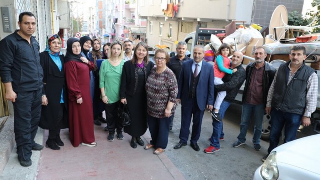 Babasının Tüm Ev Eşyalarını Bağışladılar!