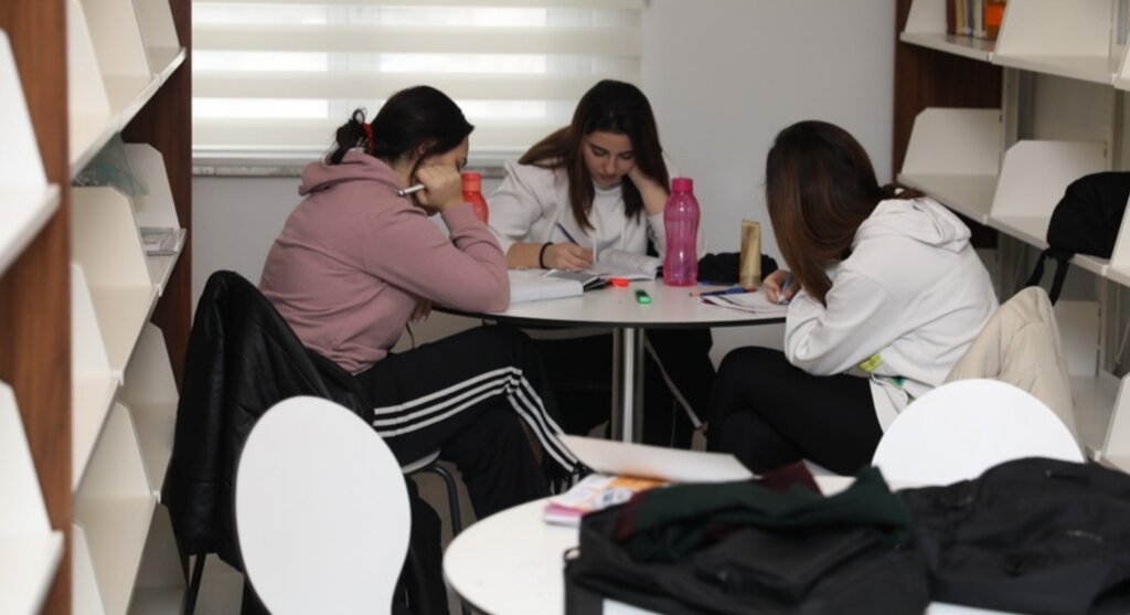 Belediye Halk Kütüphanesi Öğrencilerin Uğrak Mekanı Oldu!