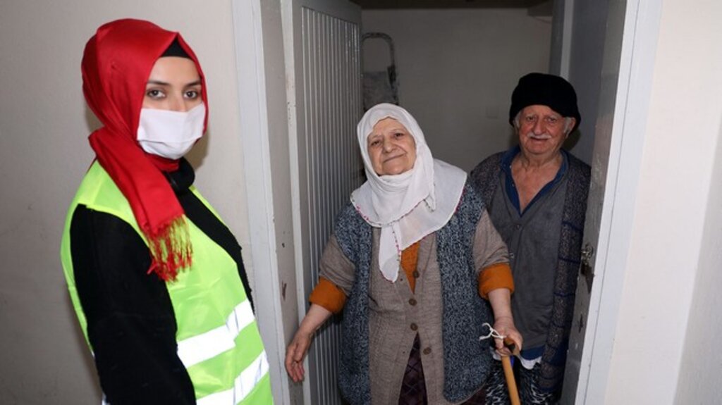 Havva Teyzeden Ekipleri Duygulandıran Dua!