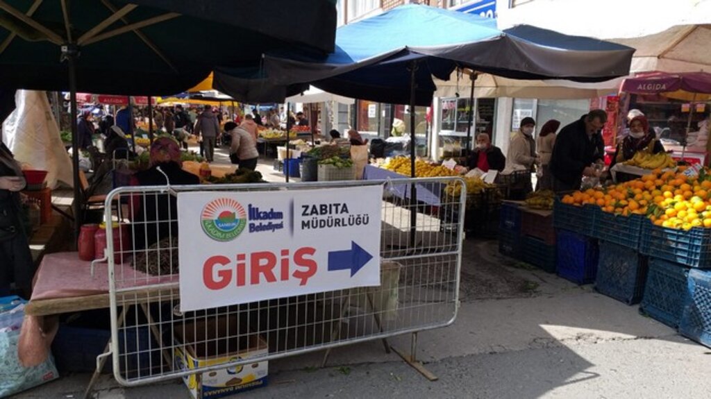 Başkan Demirtaş Pazar Esnafını Mağdur Etmedi!