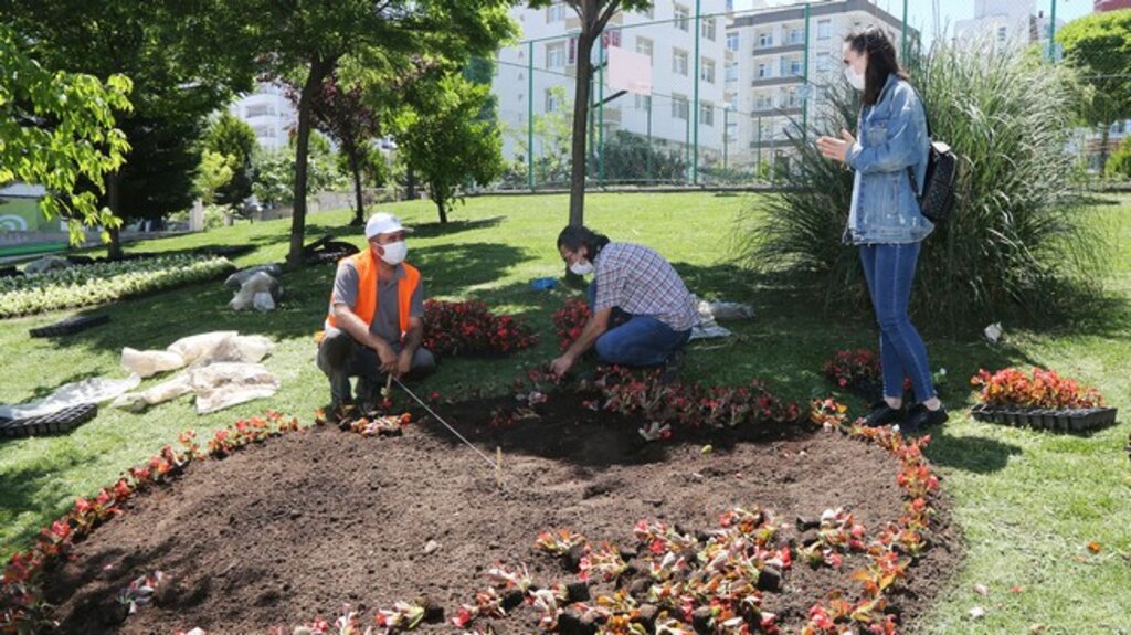 Atakum’da Parklar Çiçeklerle Renkleniyor! - VİDEOLU