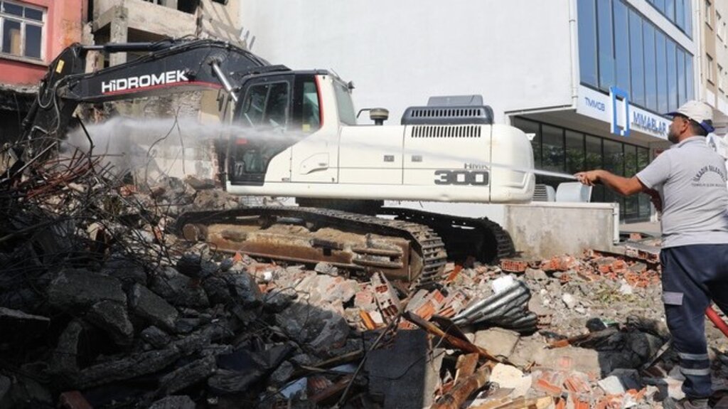 İlkadım’da Metruk Binalar Yıkılıyor!