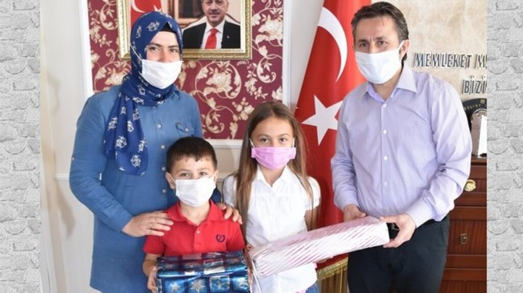 Emir Kardeşlerin Örnek Davranışını Başkan Kıyma Ödüllendirdi!