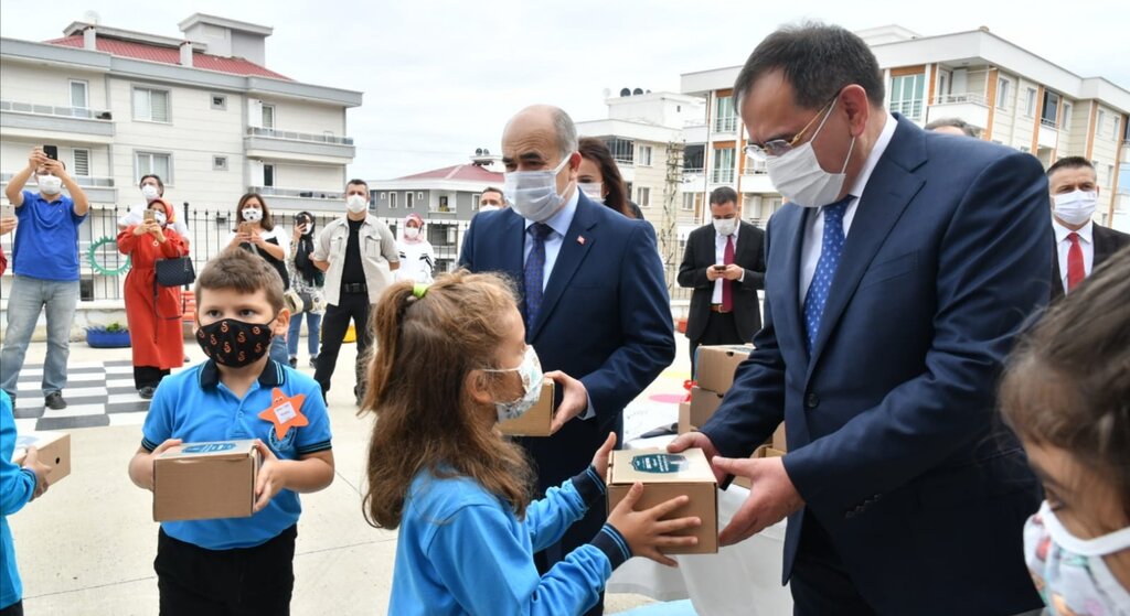 Başkan Demir’den Öğrencilere Simit!