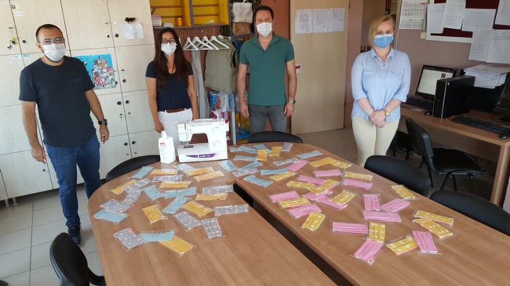Samsun’da Öğretmenler Öğrencilerine Maske Üretiyor!