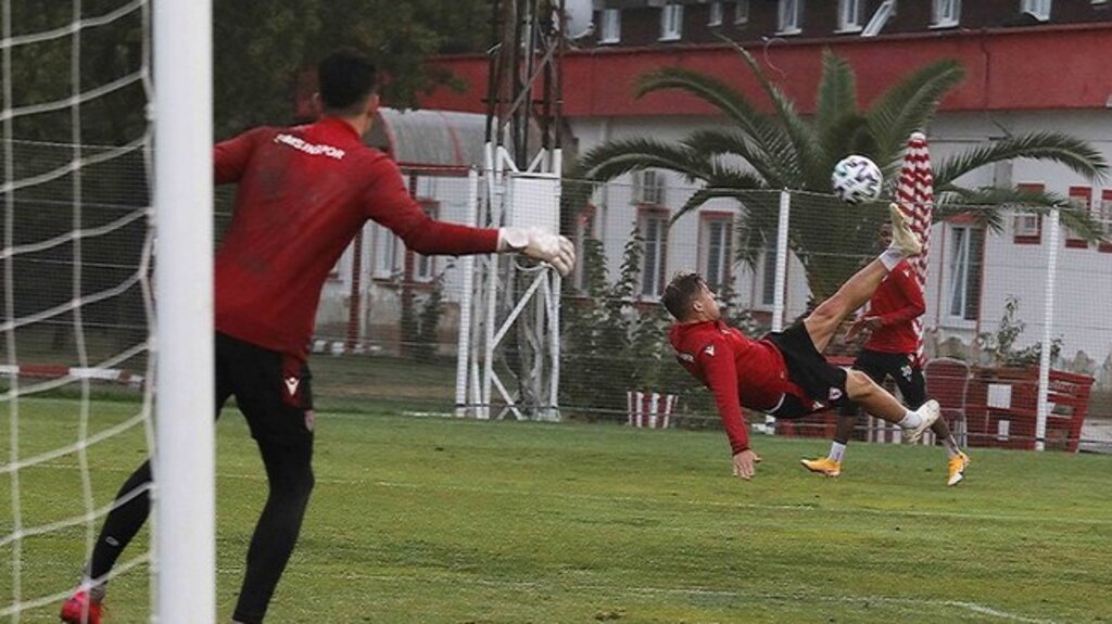 Samsunspor Yağmur Altında Gol Çalıştı!