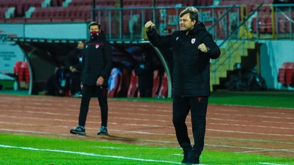 Ertuğrul Sağlam’dan Oyunculara Övgü!