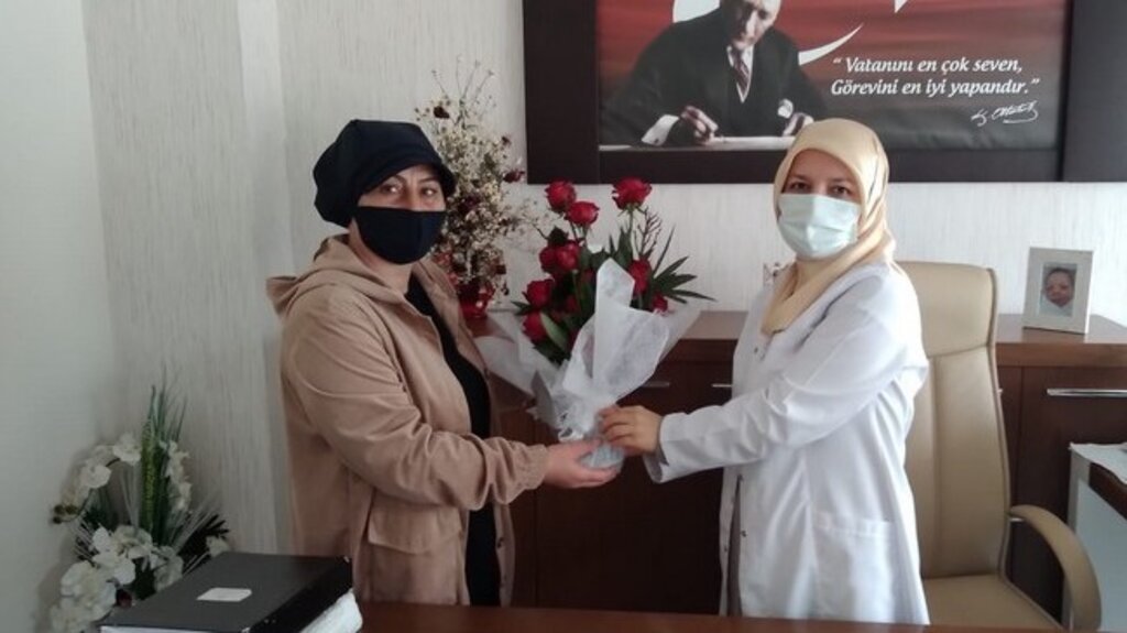 Sağlık Çalışanlarına Samsun’da Çiçekli Teşekkür!