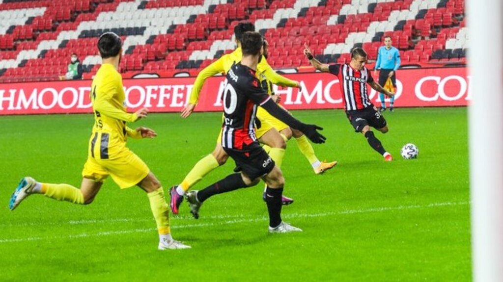 Samsunspor Menemenspor'u Geçemedi!