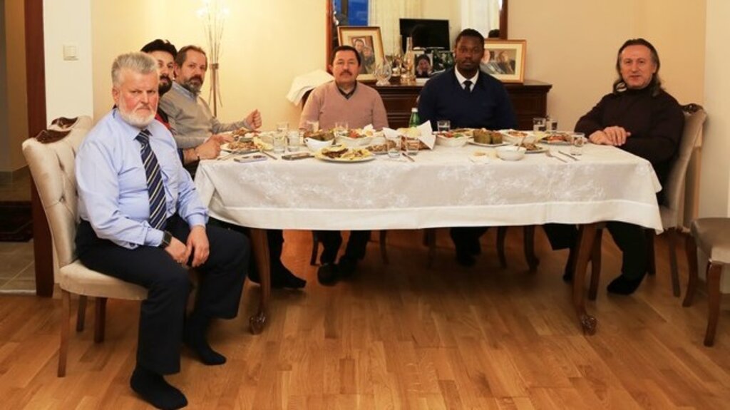 Memiş Hoca, ‘Sosyal Medya Denen Şer Ortamdan Uzak Kalmalıyız’!