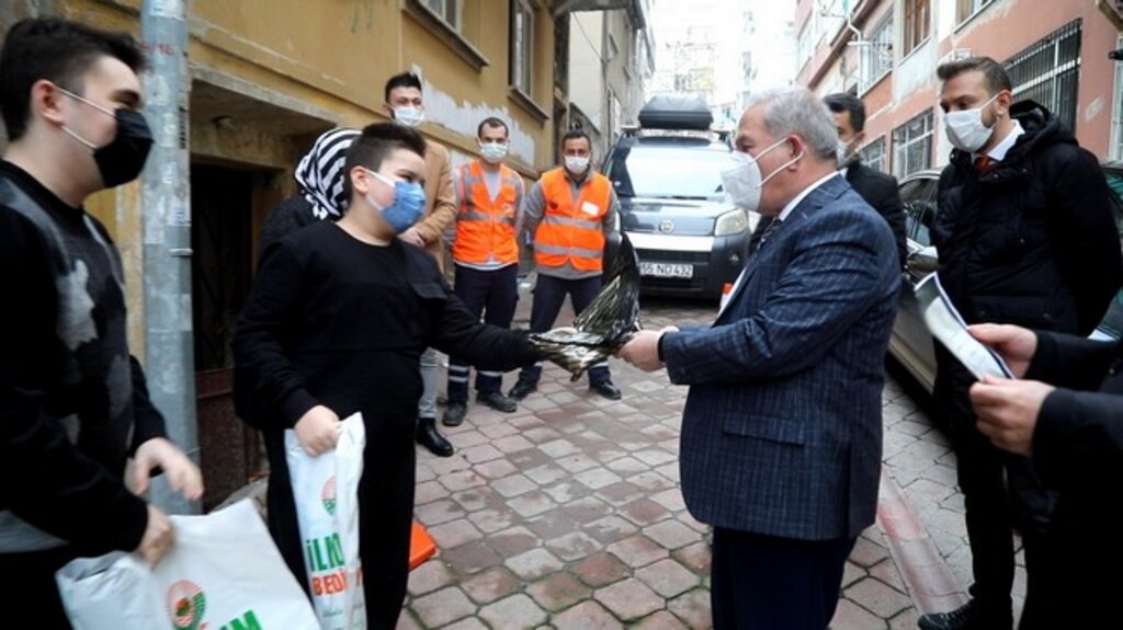 Samsun'da Soğuk Kış Gününde Temizlik İşçilerini Isıtan Hareket!