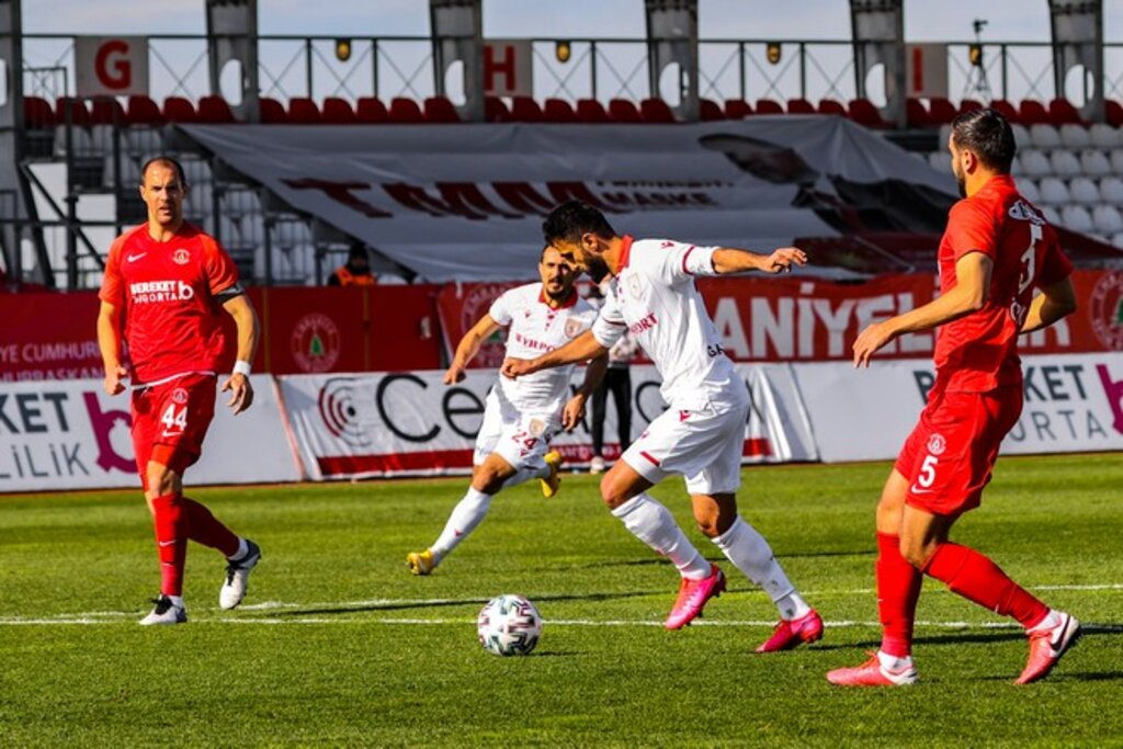 İstanbul'da Hakem Rezaleti! 2-2