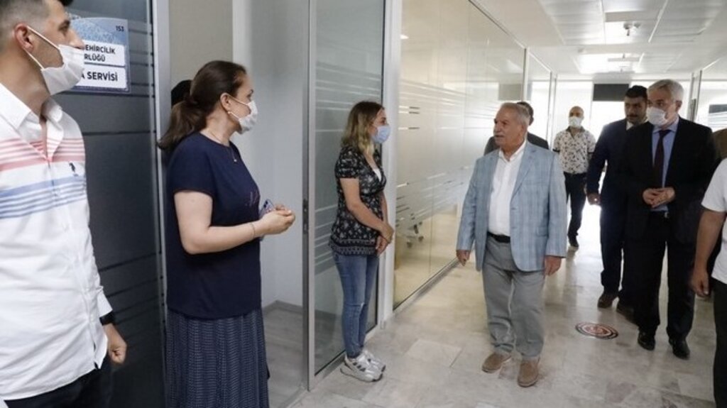 Başkan Demirtaş, Son Mesai Gününde Personeli İle Bayramlaştı!