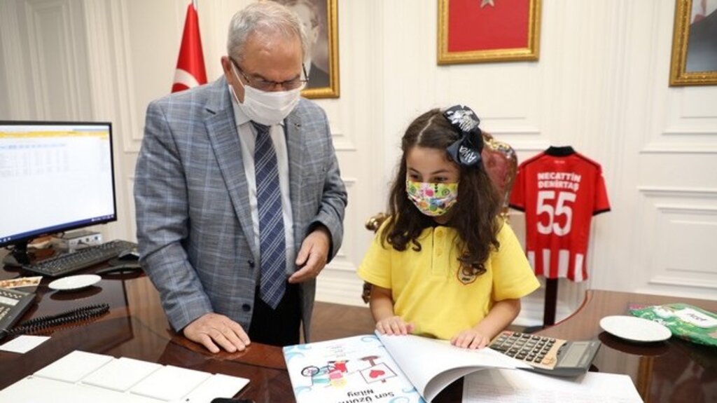 Minik Yazarların Kitabı Başkan Demirtaş’a Hediye Edildi!