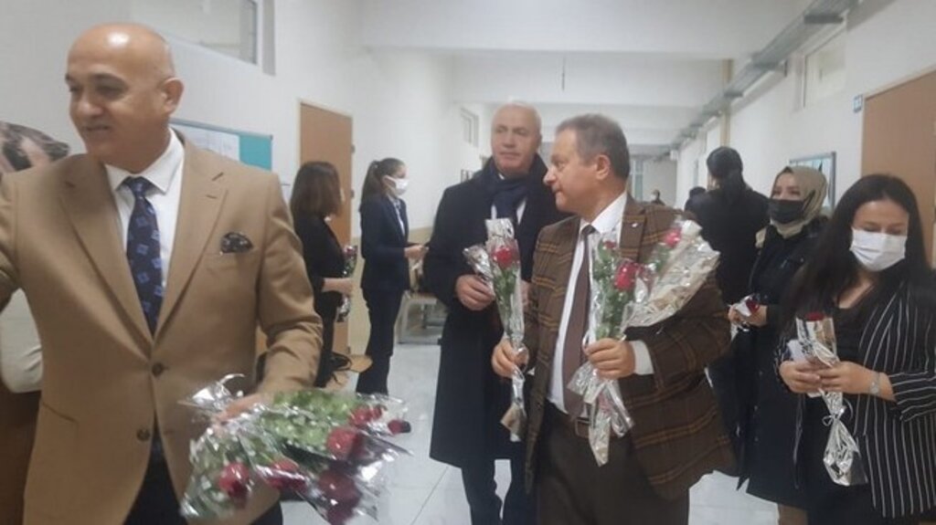 Samsun’da Öğretmen Adaylarına Çiçek!