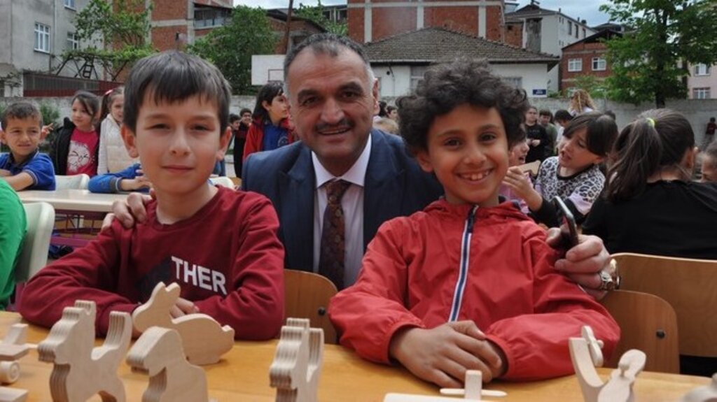 Başkan Akgül, Çocukları Sevindirdi!