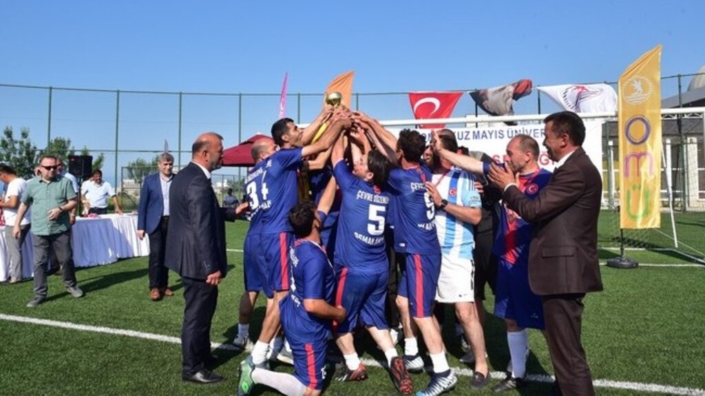 Spor Şenliği’nde Dereceye Giren Takımlar, Kupalarını Kaldırdı! 