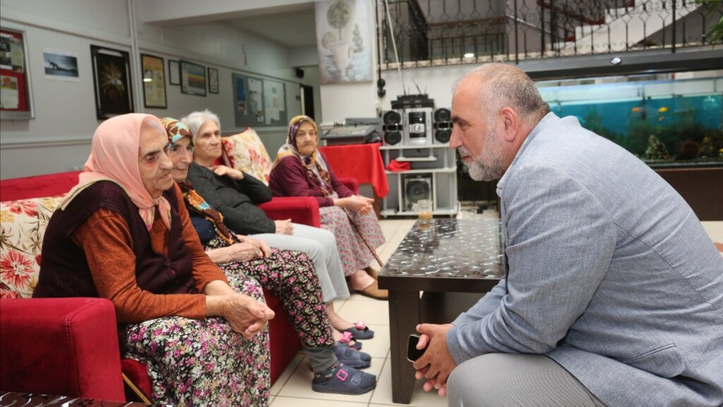 Başkan Sandıkçı Huzurevi Sakinleriyle Bayramlaştı! 