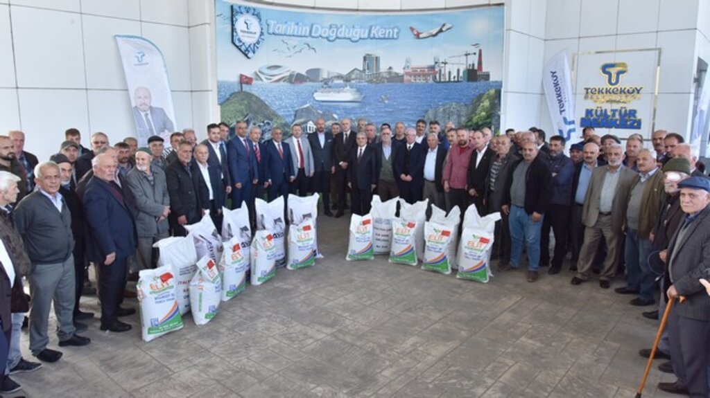 Tekkeköy’de Çiftçilere Buğday, Yonca Ve Reygras Tohumu Dağıtıldı!
