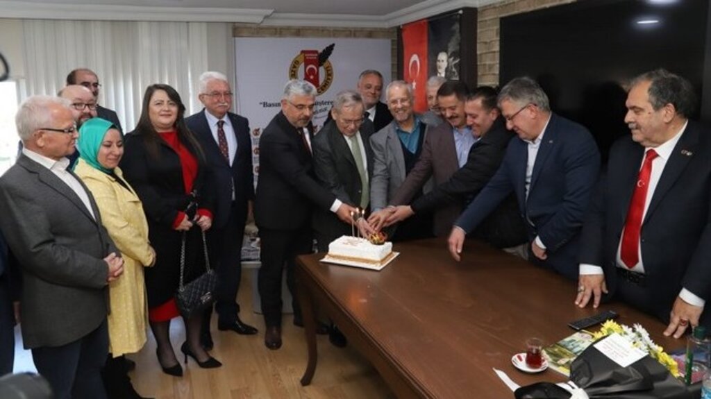 Gazeteciler Gününde 19 Mayıs Gazeteciler Cemiyeti'ne Ziyaretçi Akını!