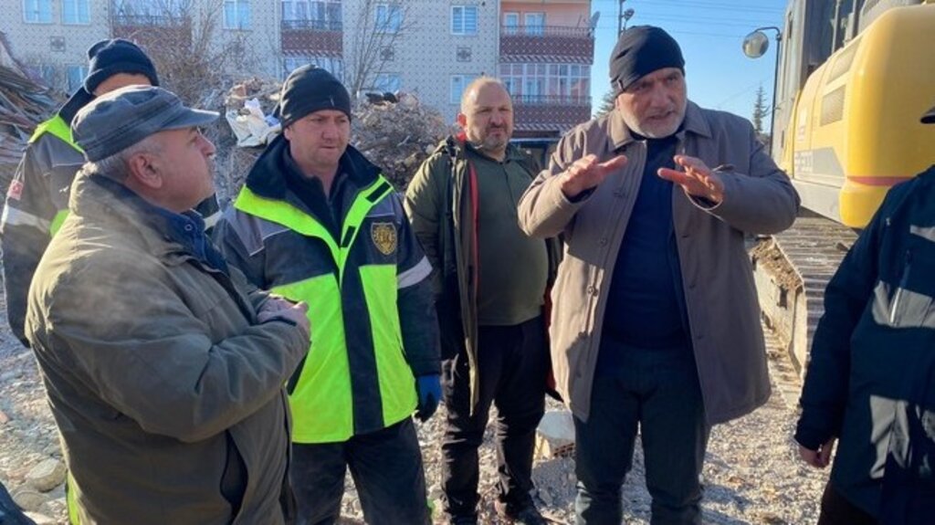 Başkan İbrahim Sandıkçı Deprem Bölgesinde Sahada!