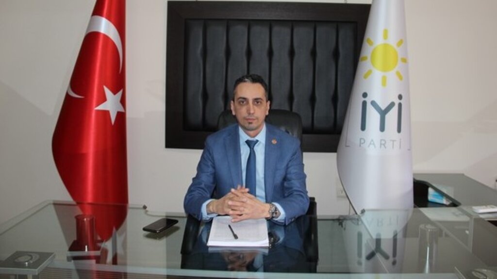 Ayhan Ayvaz, ‘Başkan Demir Mahkeme Kararlarını Uygulamalı’!