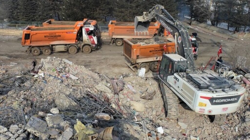 Samsun Büyükşehir Deprem Bölgesinde Yüzlerce Enkazı Kaldırdı!