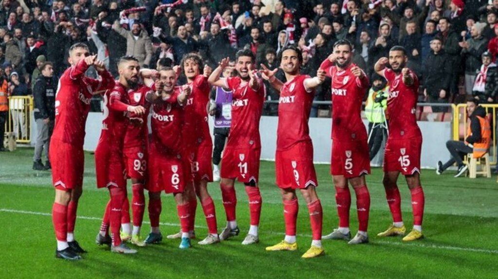 Samsunspor Liderlik Koltuğunu Farklı Sonuçla Aldı!