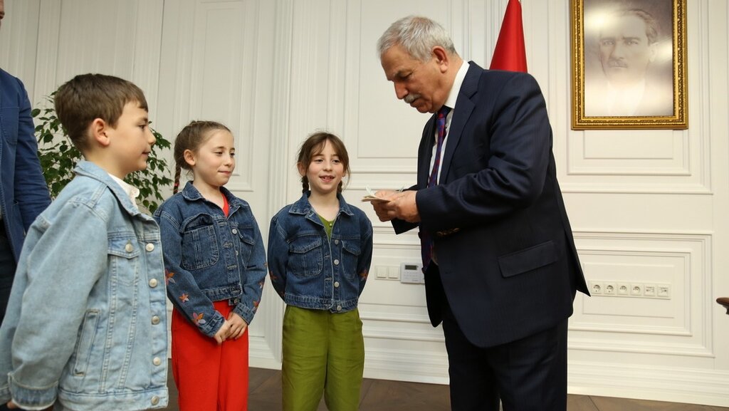 Başkan Demirtaş’tan Miniklere Bayram Harçlığı!