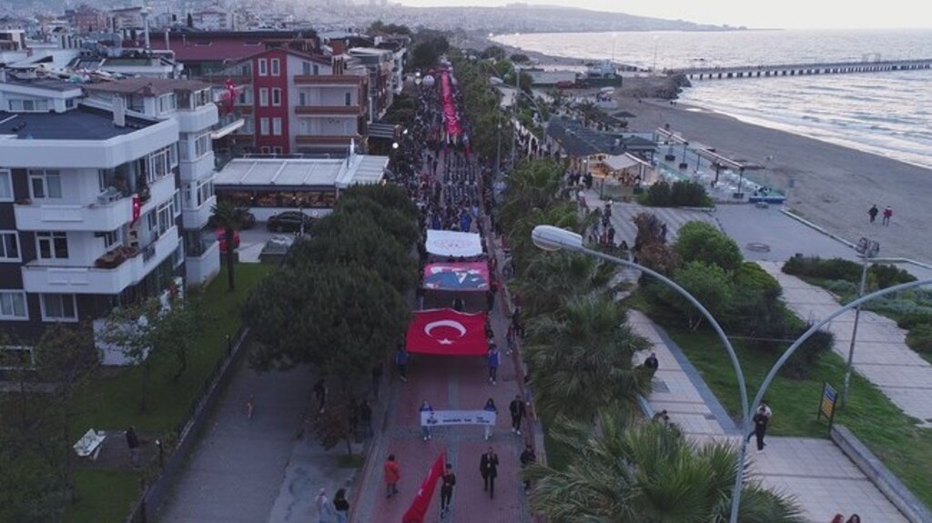 1919 Metrelik Türk Bayrağı Atakum’da Açıldı!