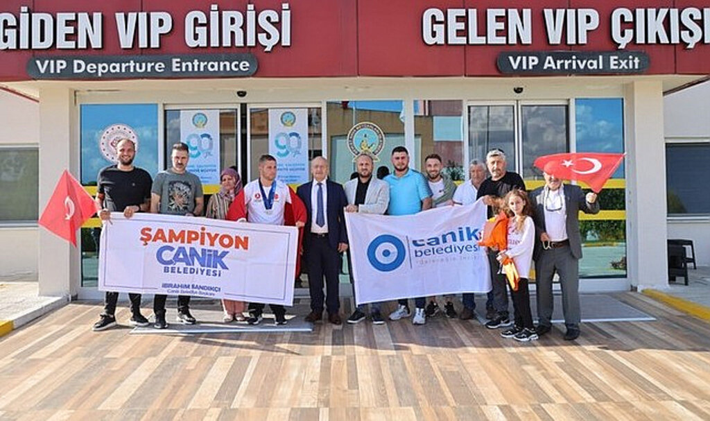 Avrupa’da Destan Yazan Milli Sporcu Samsun’da Coşkuyla Karşılandı!