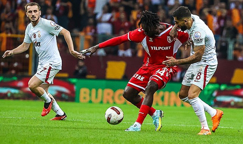 Samsunspor Deplasmanda Galatasaray'a Kaybetti!