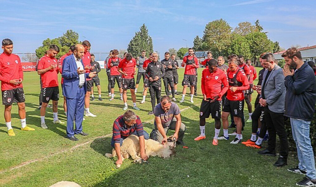 Samsunspor Kötü Gidişe Son Vermek İçin Kurban Kesti!