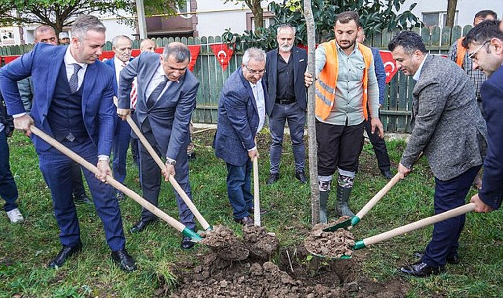 Çarşamba’da Fidanlar Toprakla Buluştu!