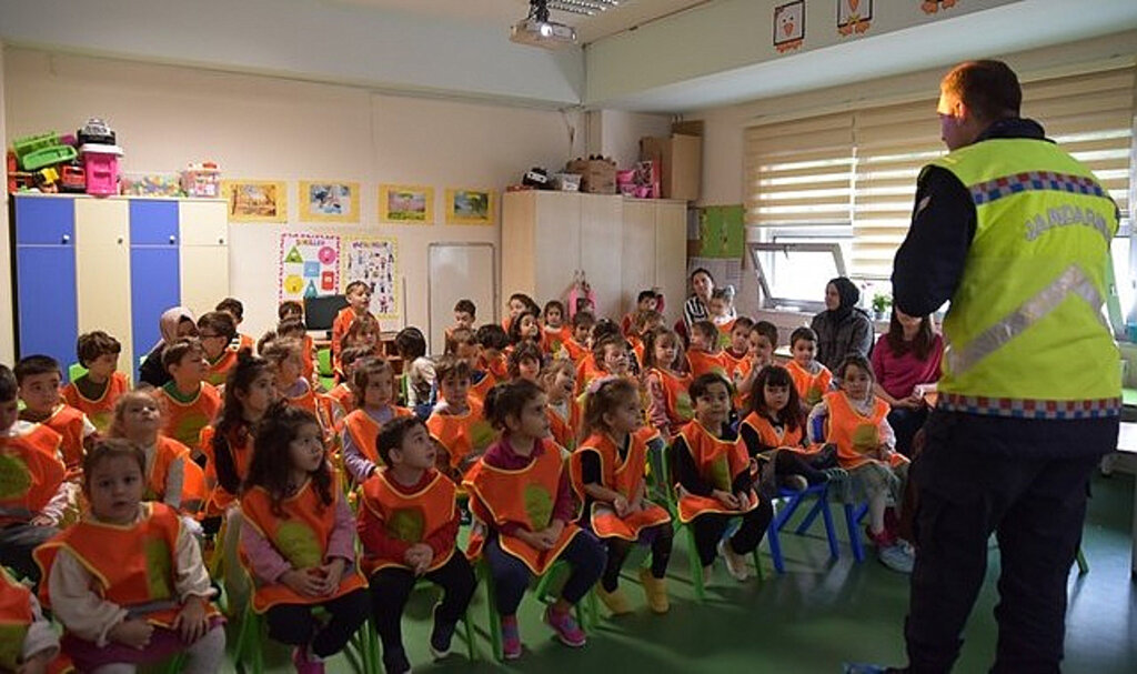 Jandarma Ekipleri Samsun’da Bakımevi Öğrencilerine Trafik Eğitimi Verdi!